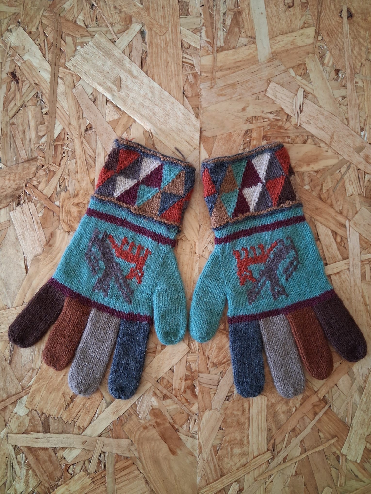 Gants Péruviens – Tissu Traditionnel & Motifs Colorés